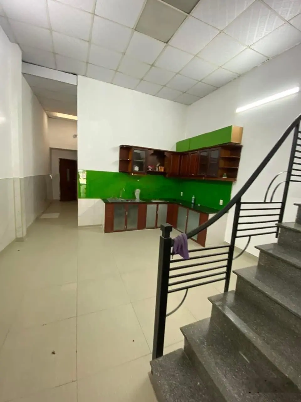 Chính chủ cần tiền bán gấp nhà mặt tiền Phạm Văn Hai, P3, Tân Bình, DT 4,5x18, đang cho thuê 18tr