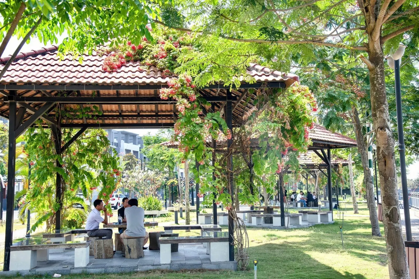 Chính chủ bán nhà phố mặt tiền Sông Vàm Cỏ - 11,5 tỷ - trệt 2 lầu ST - 6x21m - sổ trao tay