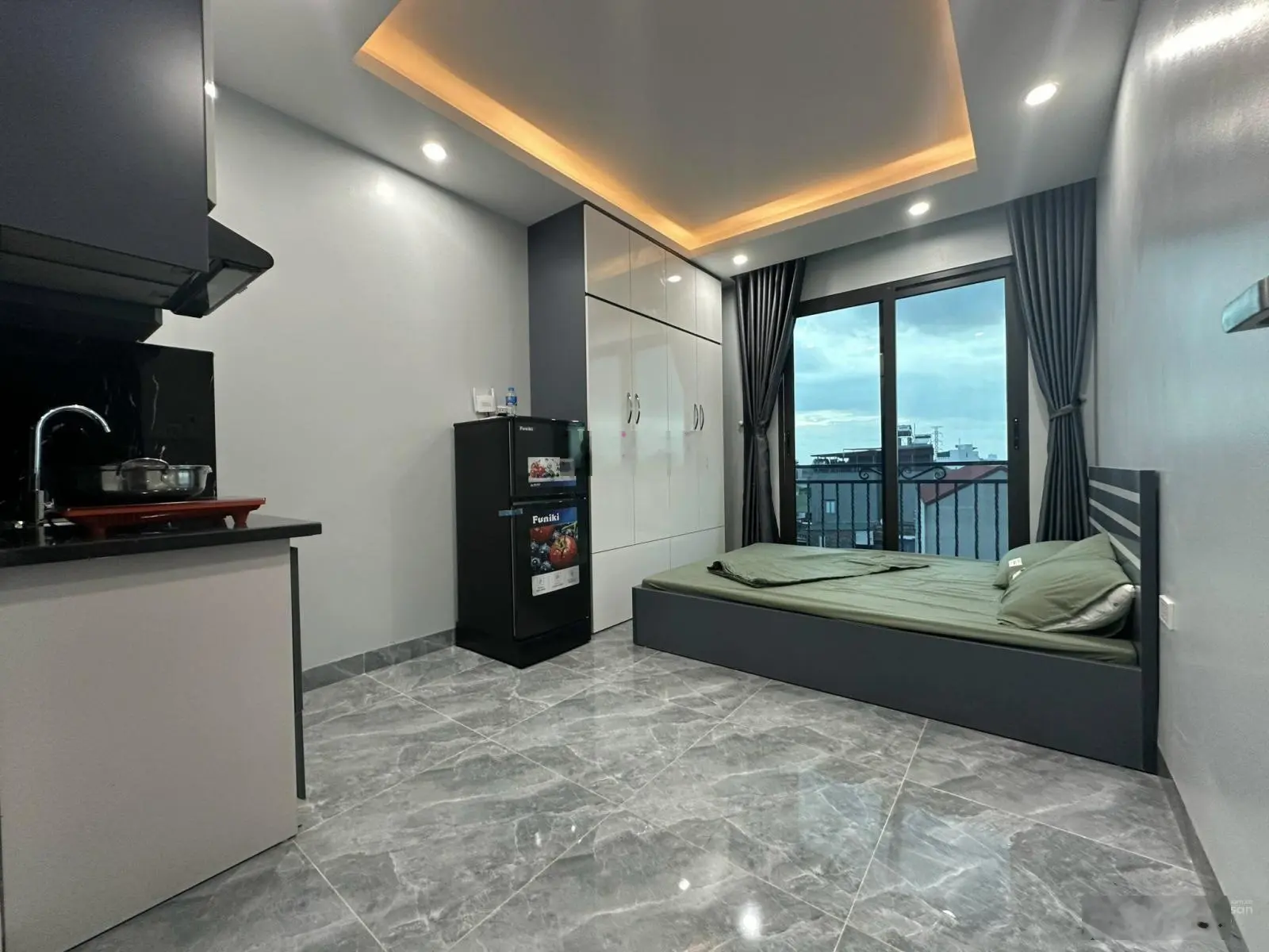 Bán căn hộ dịch vụ, phố Cầu Diễn-Nhổn, 70m2, 7 tầng thang, 17 phòng, dòng tiền 100tr/th, ô tô tránh