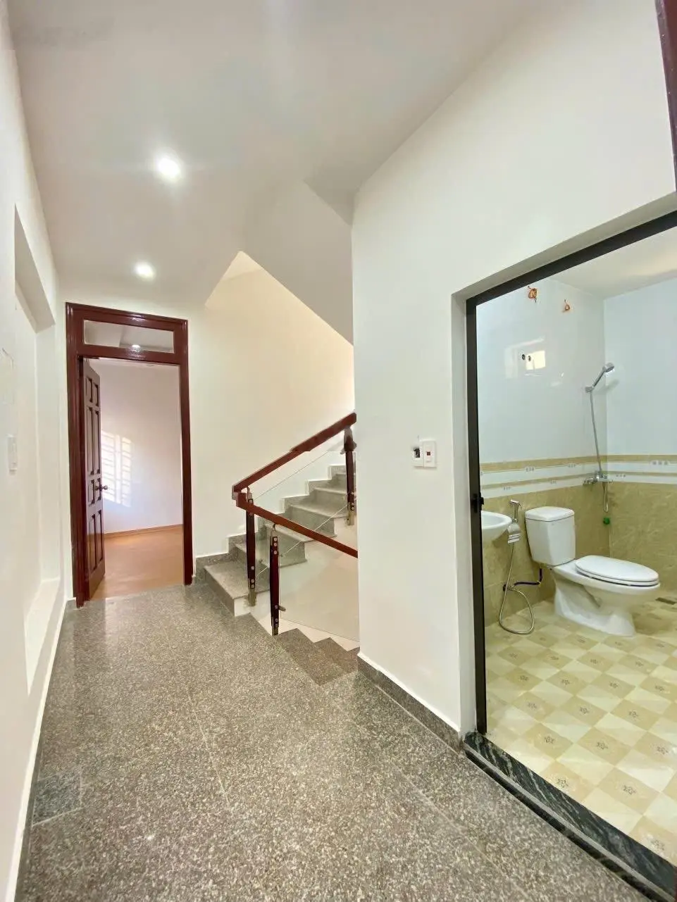 Bán nhà Kiều Sơn lô góc 5 tầng 54m2 thêm lưu không 20m chỉ 3,95 tỉ, ô tô đỗ trong nhà