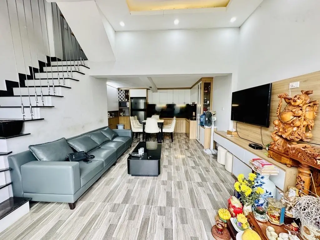 Siêu phẩm nhà dân xây 3 tầng, ngõ ô tô, kinh doanh, thửa đất vuông, mặt tiền rộng, chủ hợp tác bán