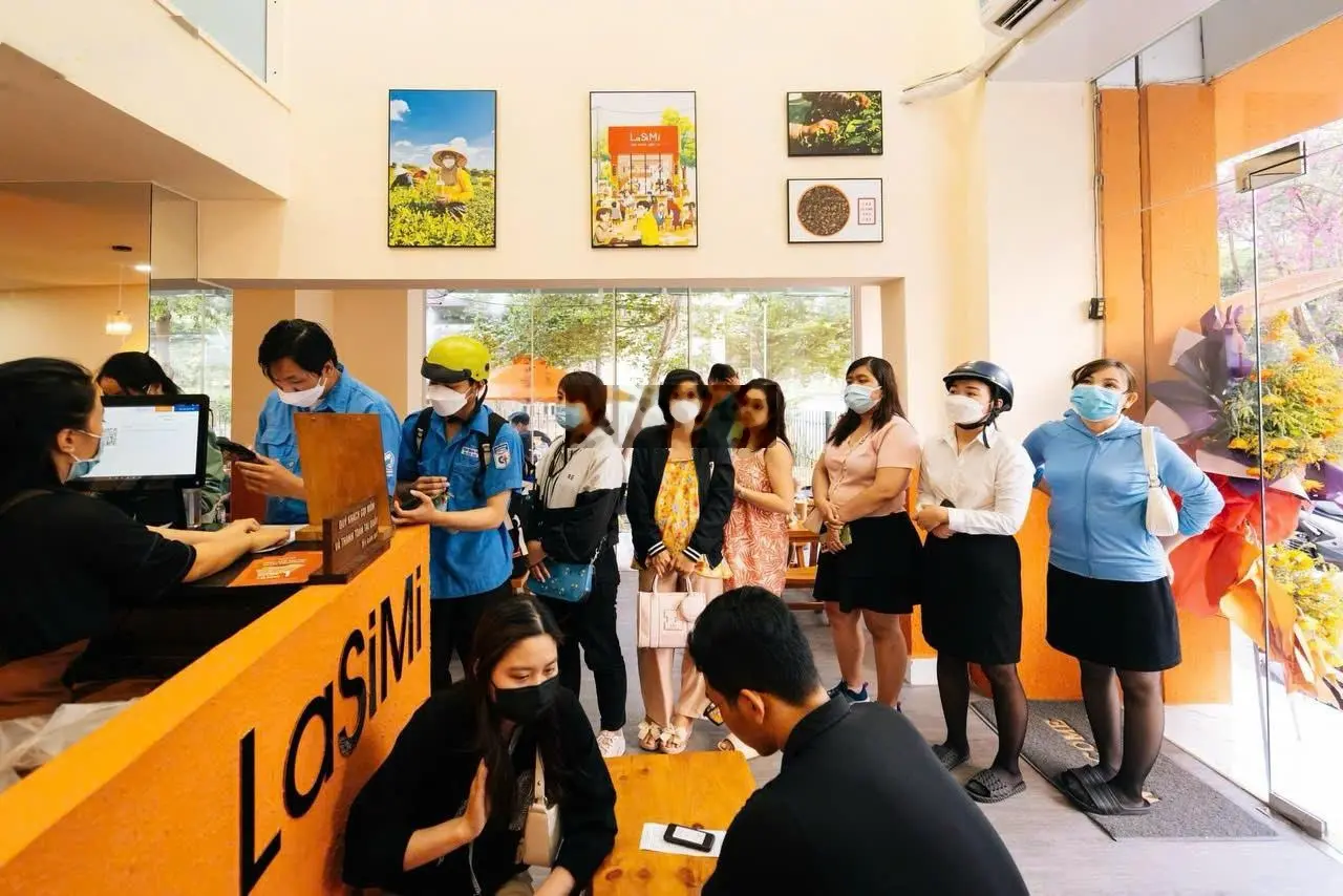 Kẹt tiền bán gấp shop Hưng Vượng mt Nguyễn Văn Linh PMH q7, giá tốt