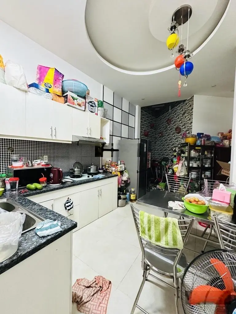 Bán nhà Đoàn Văn Bơ Quận 4 - 4 tầng - 33m2 - 3 tỷ nhỉnh - hẻm 4m thông - tiện kinh doanh