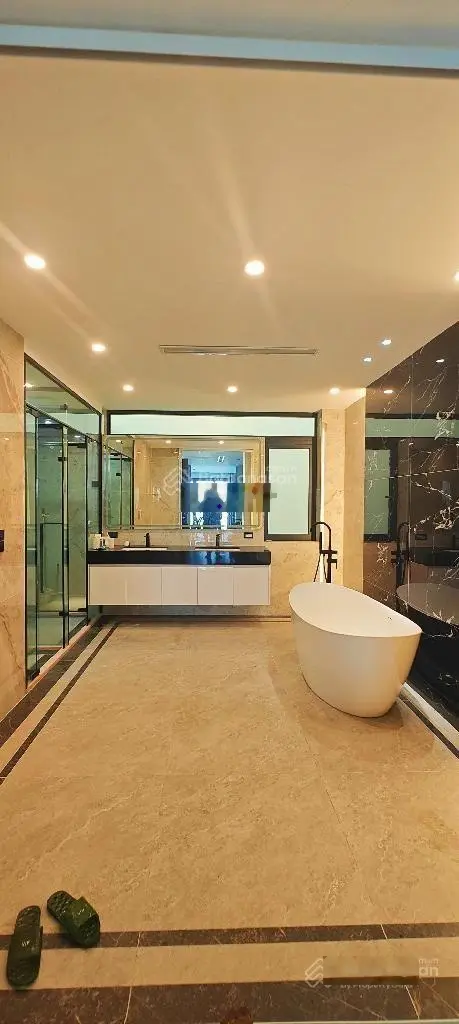 Bán nhà mặt ngõ 11 Việt Hưng, vỉa hè 3m, view công viên. Kinh doanh, vp đẹp. DT: 83m2,6 T MT: 5m
