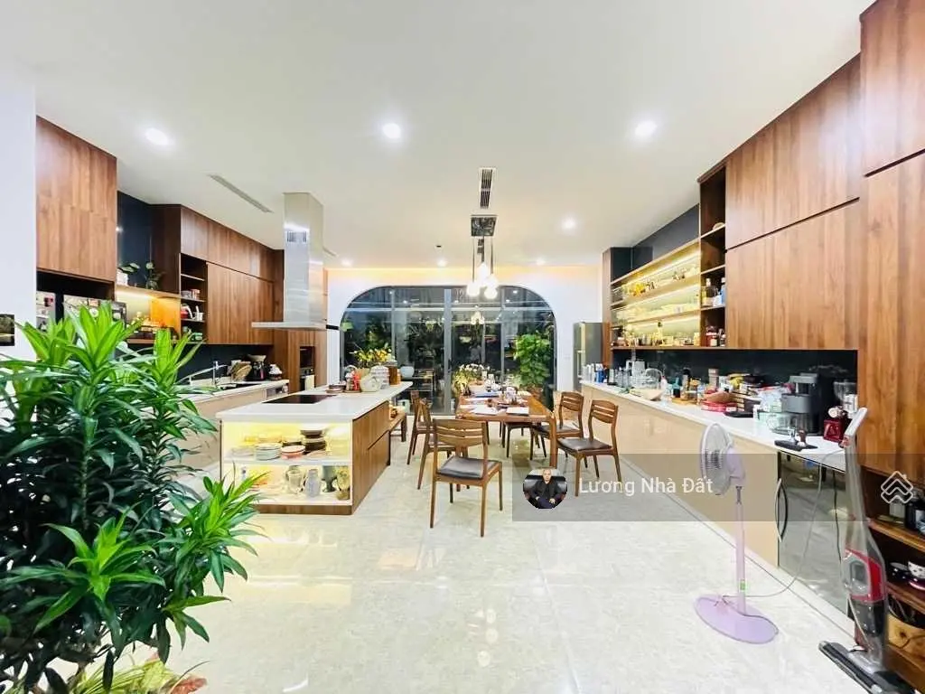 Bán tòa nhà 8 Tầng Thang Máy Lê Đức Thọ, gần hồ Trí Đức dt 125m2 giá chỉ 32.5 tỷ.