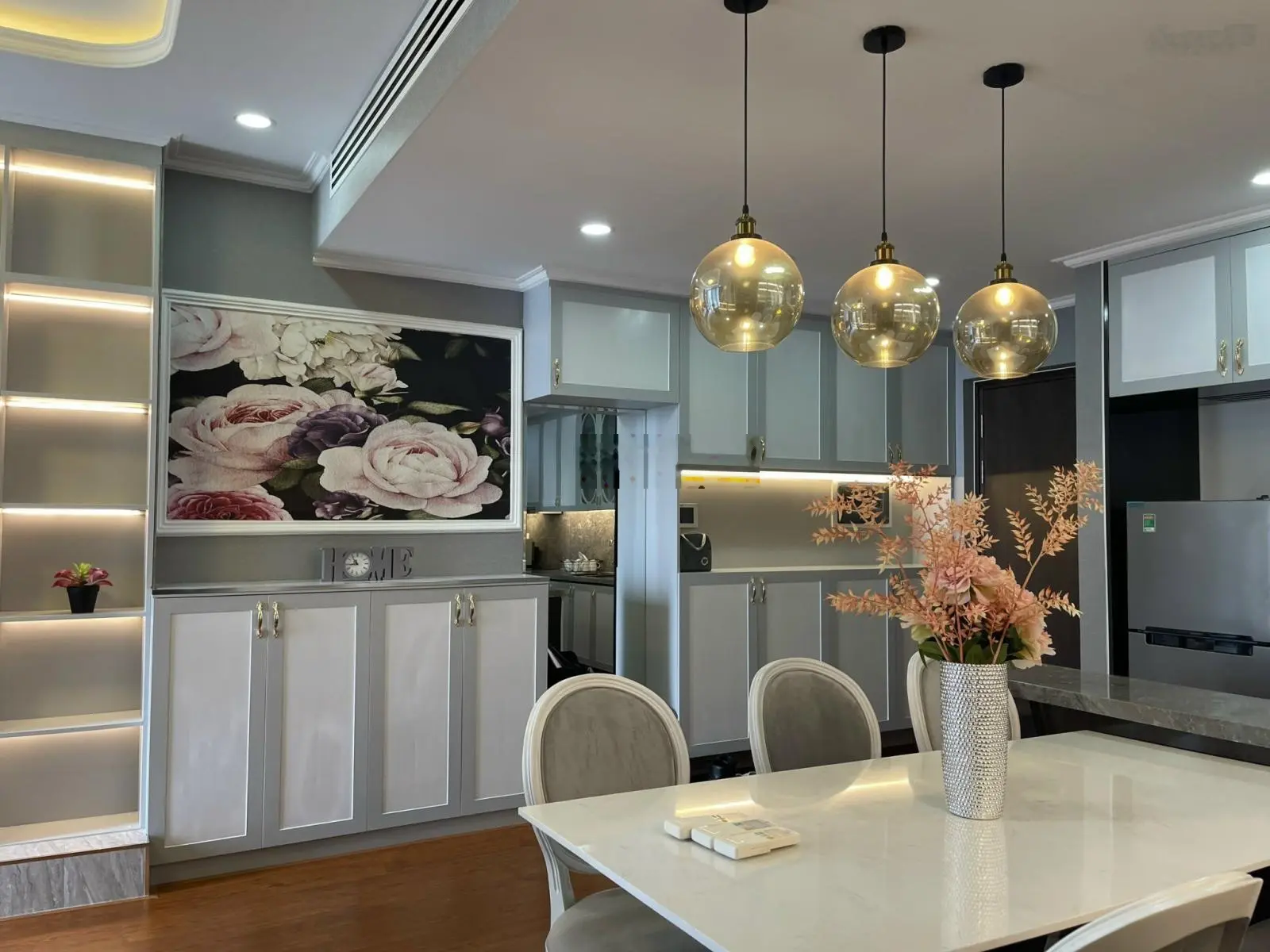 Kẹt tiền bán căn hộ 2PN The Tresor Quận 4 giá rẻ. LH: 0909 024 ***