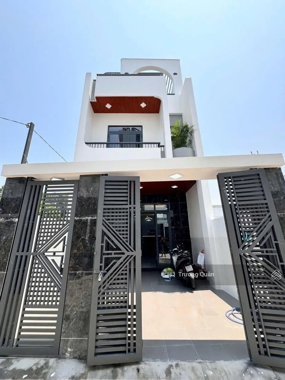 Bán nhà 1 trệt 2 lầu mới 100% thiết kế hiện đại KDC Hoàng Minh Chánh, gần uỷ ban phường Hoá An