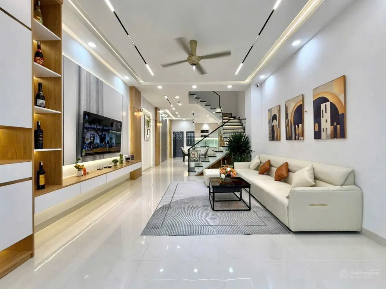 Nhà giá tốt đường Quốc Hương P. Thảo Điền Q2 giá 3tỷ850 DT 71.4m2, đang cho thuê 15tr/tháng. Sổ sẵn