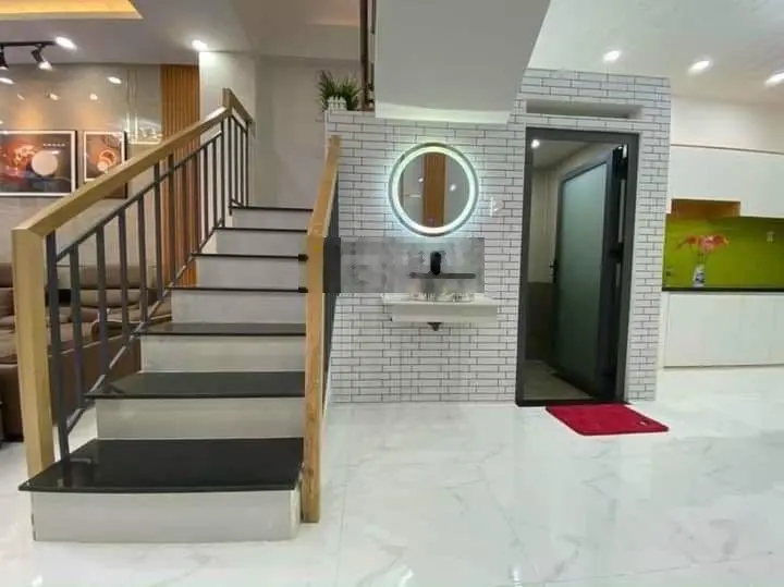 Cần bán gấp nhà Võ Văn Tần, P. 5, Q. 3, DT: 53,76m2, Giá: 3,890 tỷ (đang có người thuê 20 triệu/th)