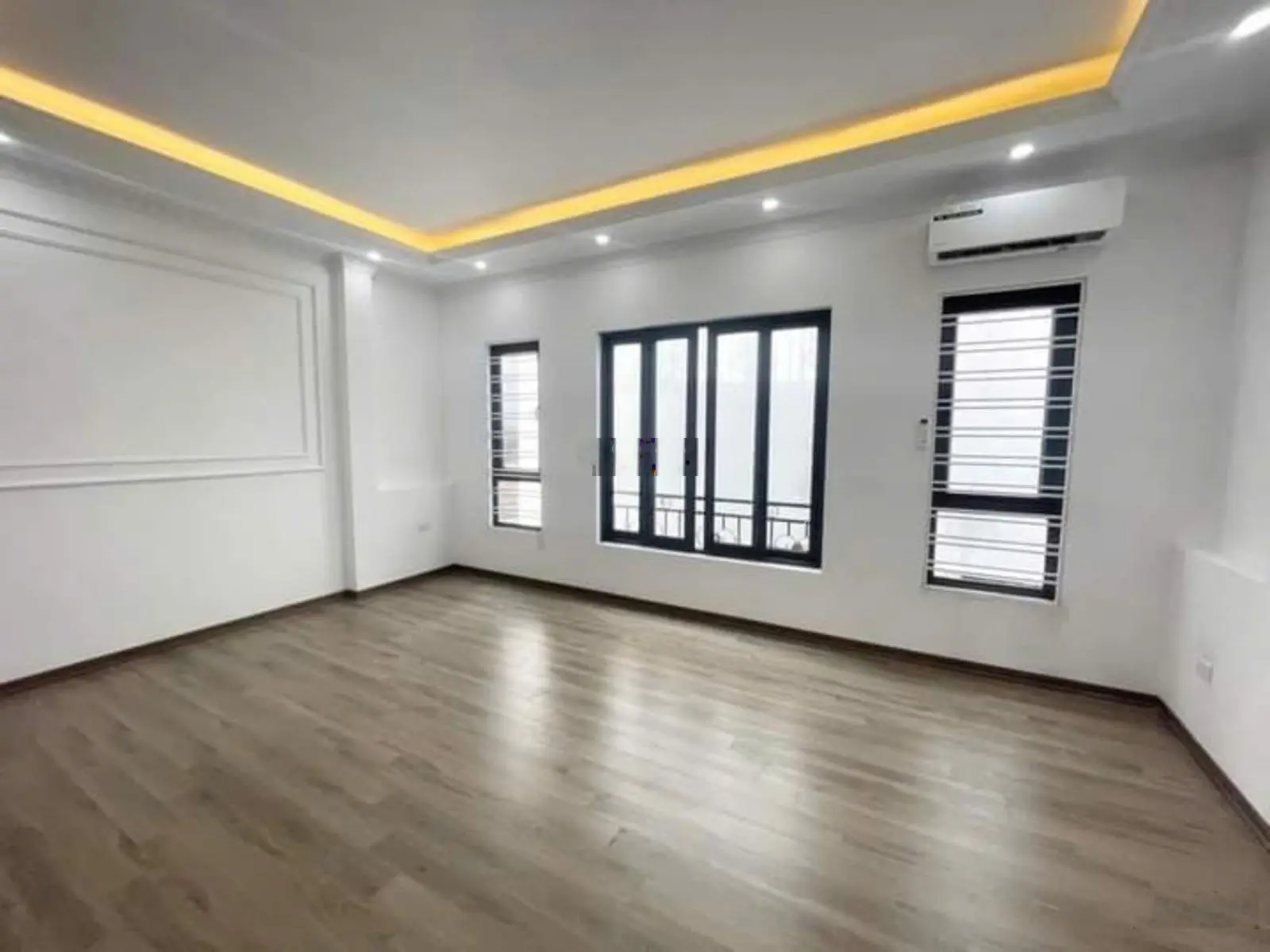 Cực hot nhà 5 tầng cạnh hồ điều hoà đường rộng 6m oto tránh nhau thoải mái