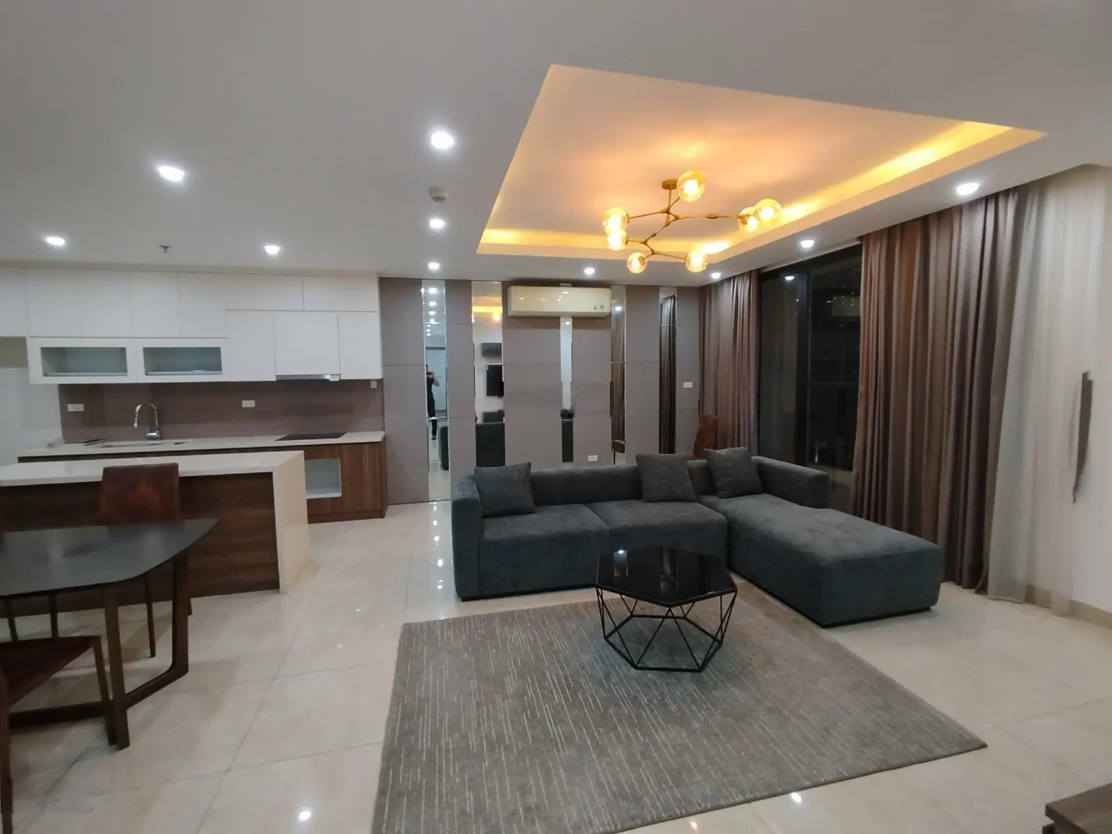 Chính chủ cần bán gấp căn 2n2vs 66m2 tại Center Point - 110 Cầu Giấy giá 4,5 tỷ