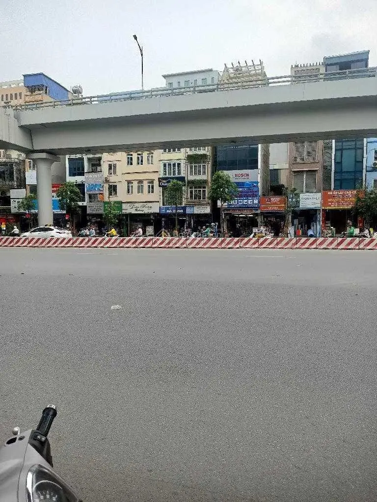Nhà đất lô góc, tặng nhà 2 tầng + GPXD + bản TK 6 tầng mặt phố Trường Chinh, 31,3m2, giá 16,9 tỷ