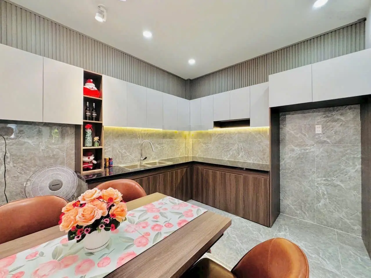 Về quê nên cần bán nhà HXH đường Nguyễn Đình Chiểu, Q3 - Giá 6,2 tỷ / 56m2 (4x14)m. 1 trệt 1 lầu