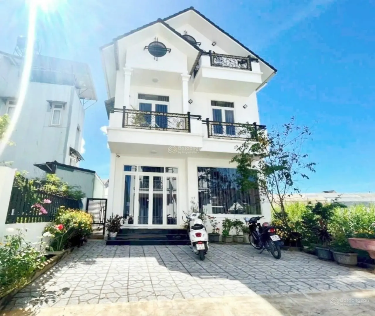 Villa trung tâm 4 tầng ô tô lớn, Trần Đại Nghĩa, P8, 200m2, giá 11.2 tỷ