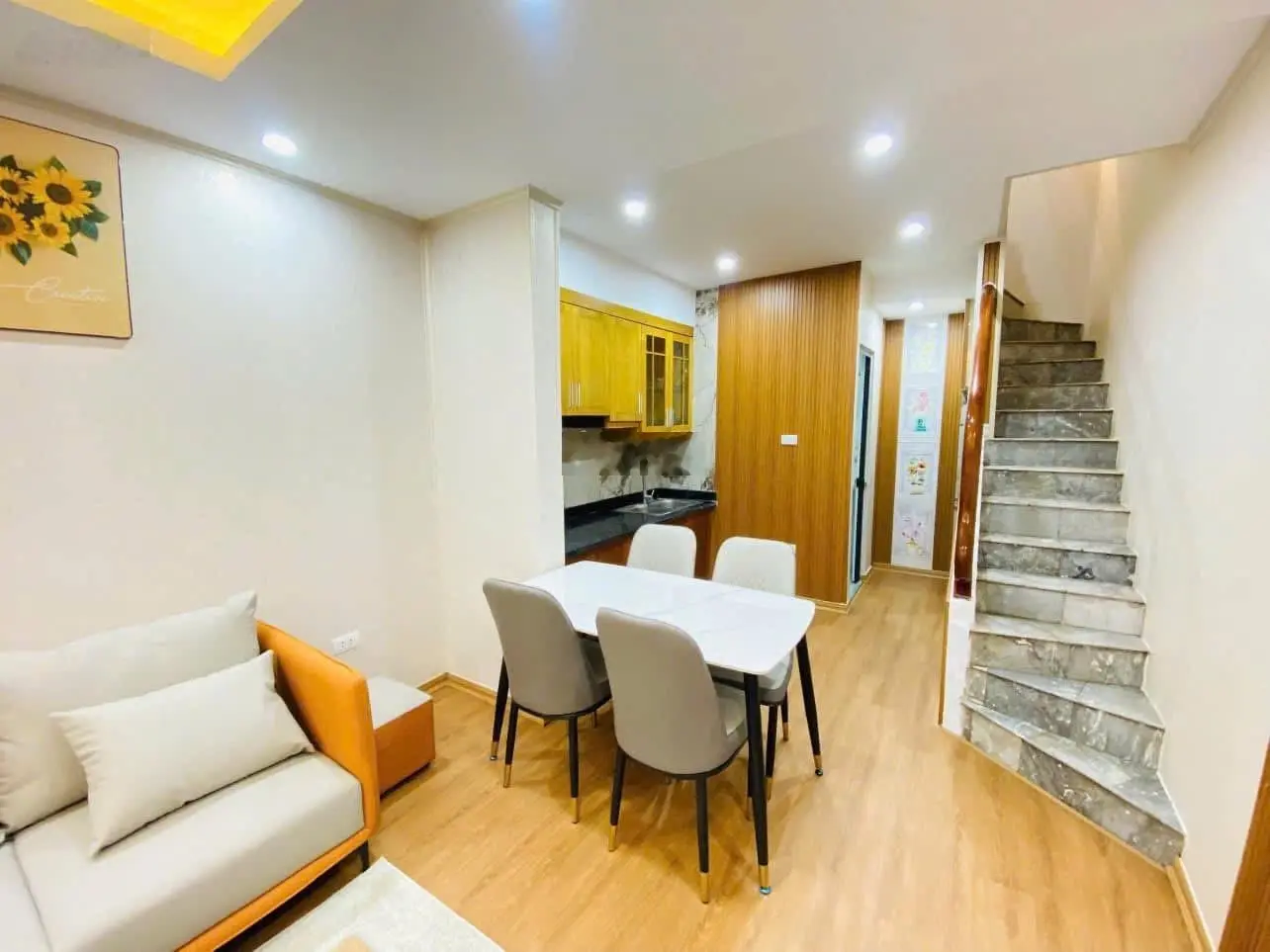 Em mệnh mộc khai xuân siêu phẩm nhà đẹp hàng bột, đống đa: 35m; 3 tầng; 5,9 tỷ