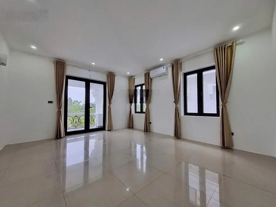 Bán biệt thự song lập Ciputra, 230m2, 5 phòng ngủ, đường đôi, view thoáng.