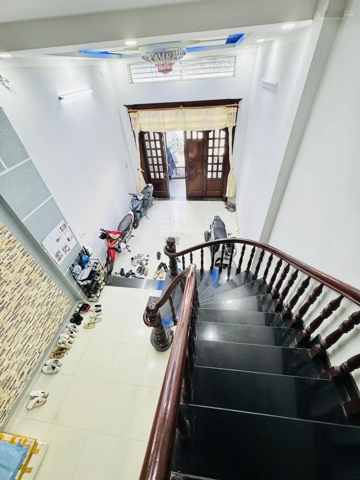 Nhà mới 4PN, 5WC, hẻm oto, thuận tiện mua ở, khu dân trí cao