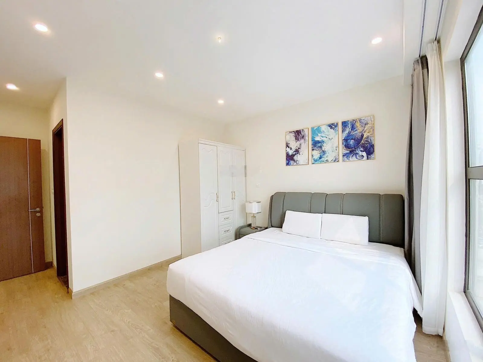 Bán căn 2 ngủ diện tích sử dụng 83m2 đầy đủ nội thất tại dự án Florence - 28 Trần Hữu Dực Mỹ Đình