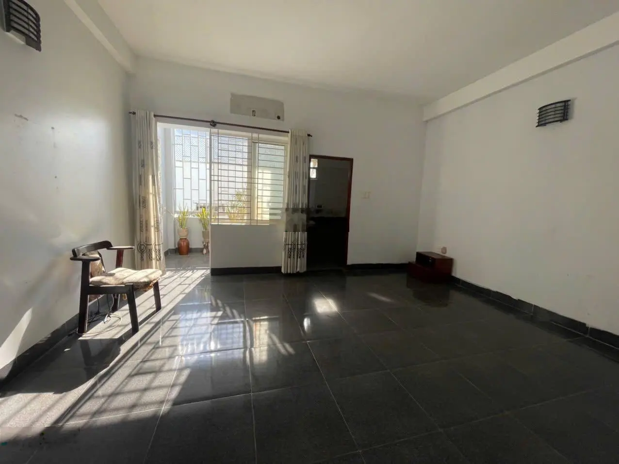 Nhà đường Đặng Thái Thân gần biển