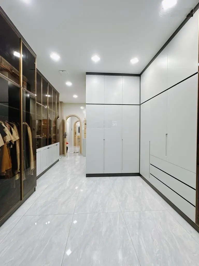 Nhà đẹp 72,7 m2, 4 tầng, thang máy, mặt tiền Nguyễn Biểu kế Q1. 23 tỷ