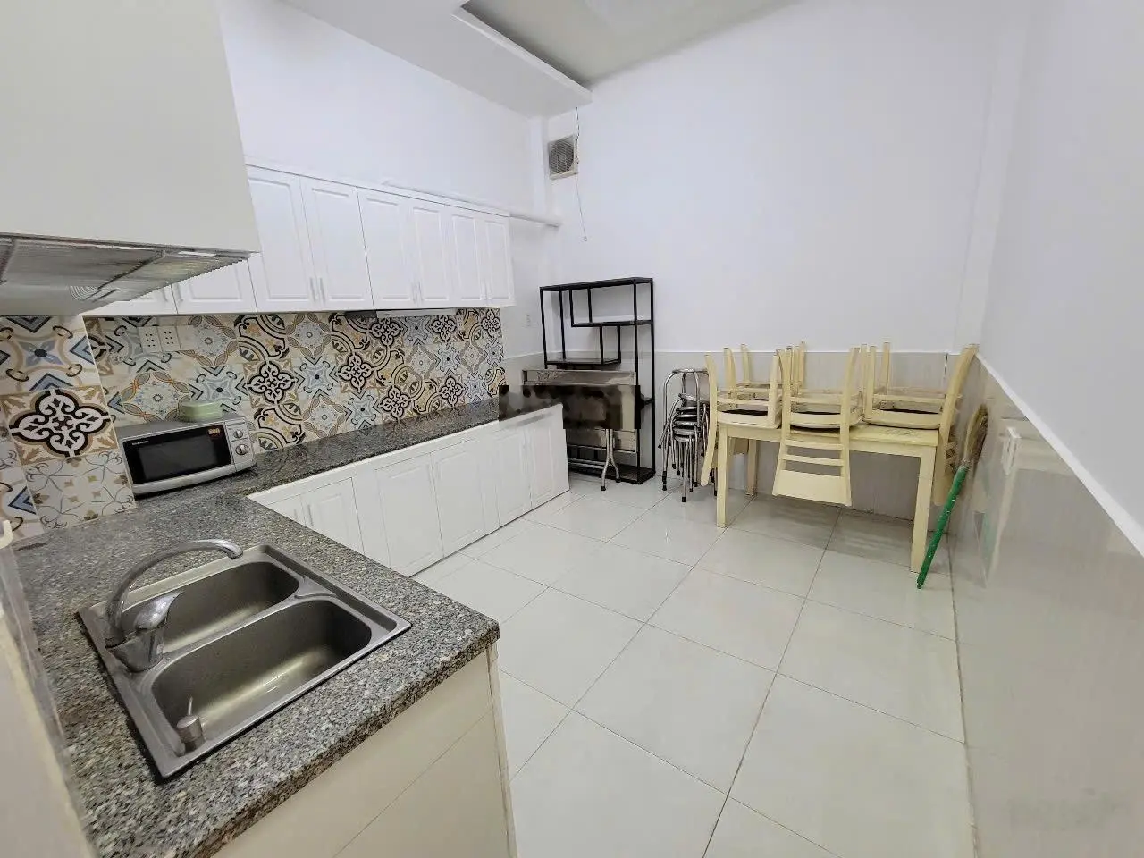 Bán nhà quận 11 - giá chỉ 5 tỷ 2 (TL) chính chủ, hẻm thông Nguyễn Thị Nhỏ, vòng xoay Lê Đại Hành