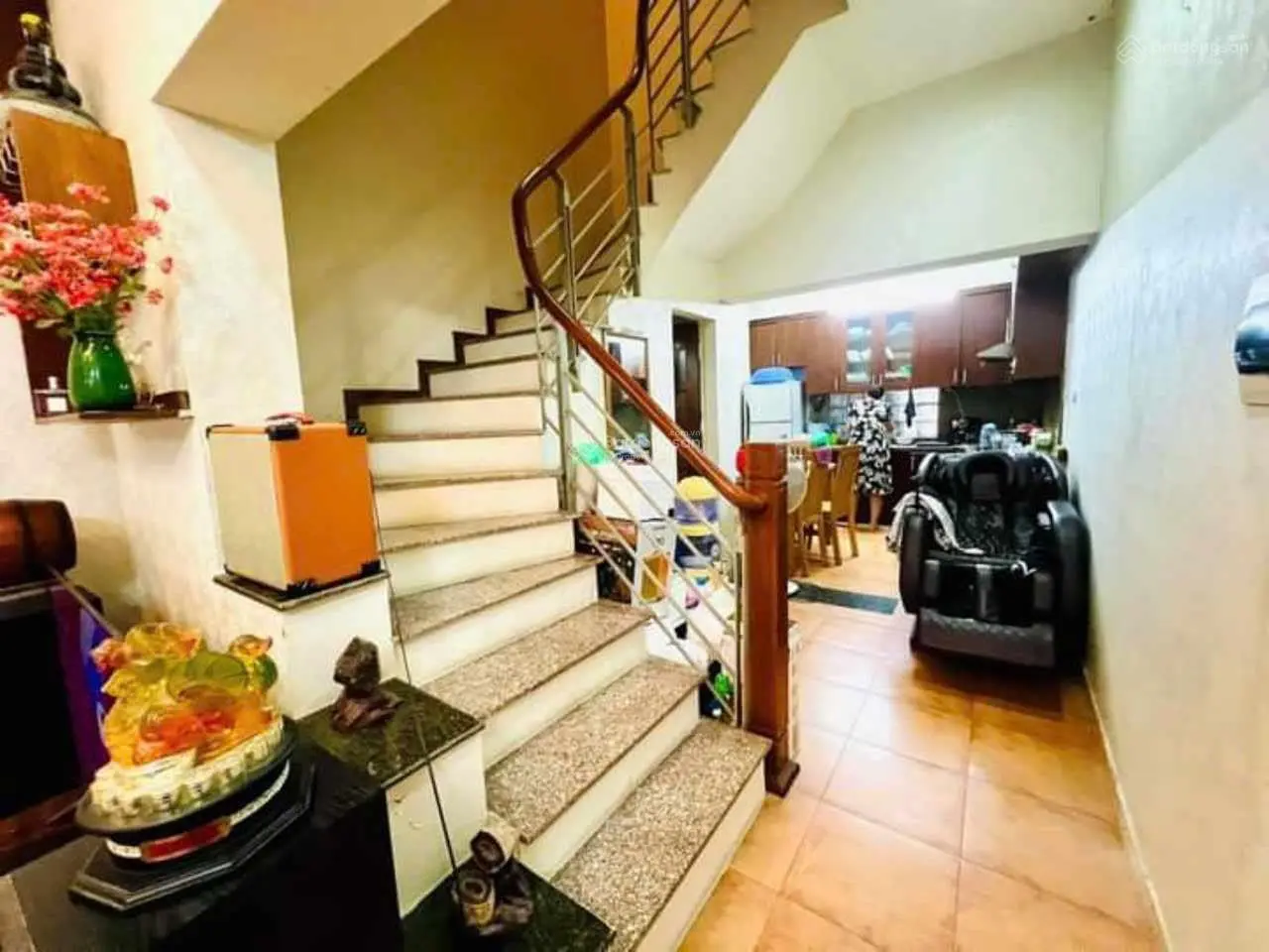 Bán nhà đẹp hai bà trưng, dân xây, ô chờ thang máy, 2 mặt thoáng, gần phố, ngõ rộng, về ở luôn.