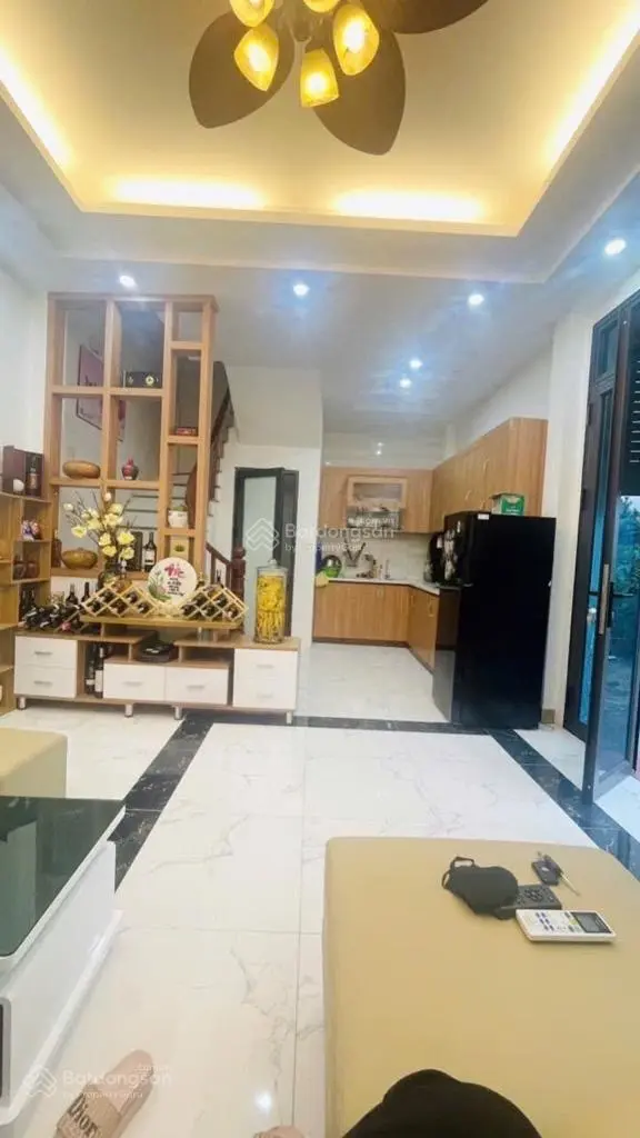 4,95 tỷ nhà lô góc ,ô tô đỗ cửa , full nội thất , phố PHÚC LỢI LONG BIÊN