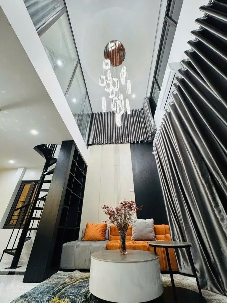Cực phẩm- kề phố cổ- full nội thất xịn- thang máy- ô tô đỗ cửa- lò đúc- 40 mx 5 t