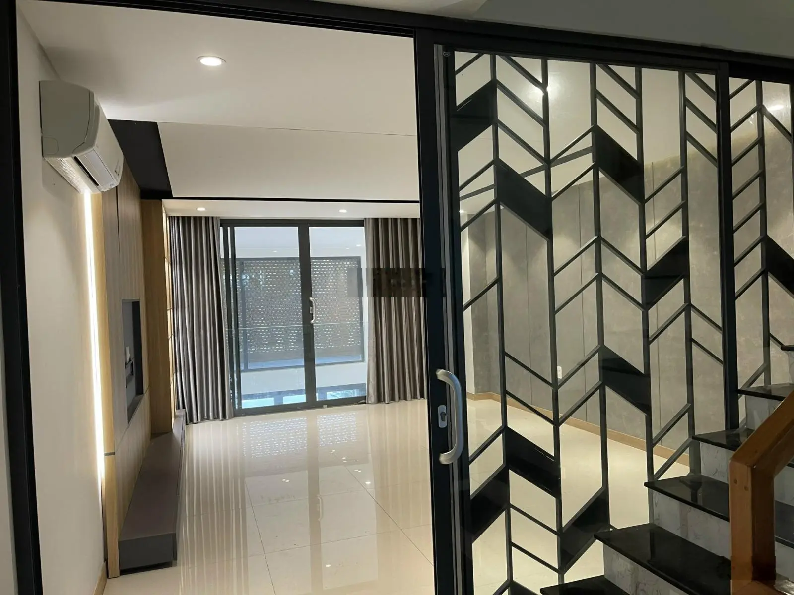 Bán nhà 4 tầng mới 100% MT Lê Văn Hiến gần cầu Tiên Sơn giá rẻ