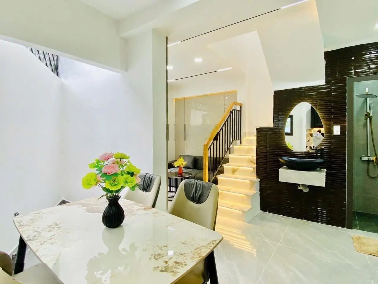 Chủ ngộp cuối năm cần ra gấp căn nhà đường Hoàng Diệu, Quận 4 - 44m2/ SHR - Giá chỉ 3 tỷ 200.