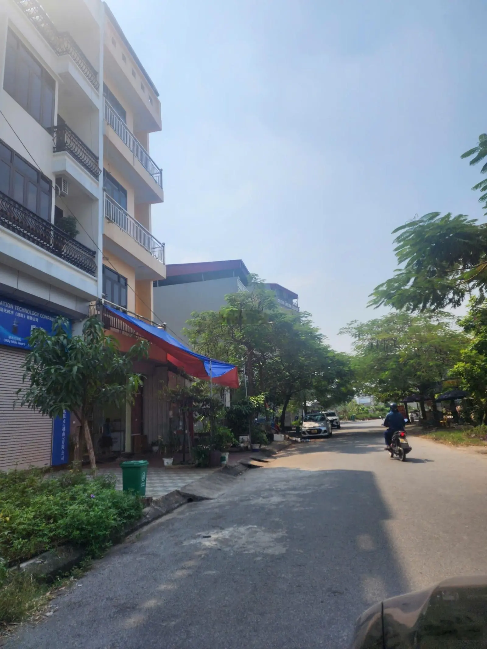 Em cần bán 1 số lô tại khu Chu Mẫu 1 phường Vân Dương anh chị có nhu cầu mua và bán xin LH em ạ