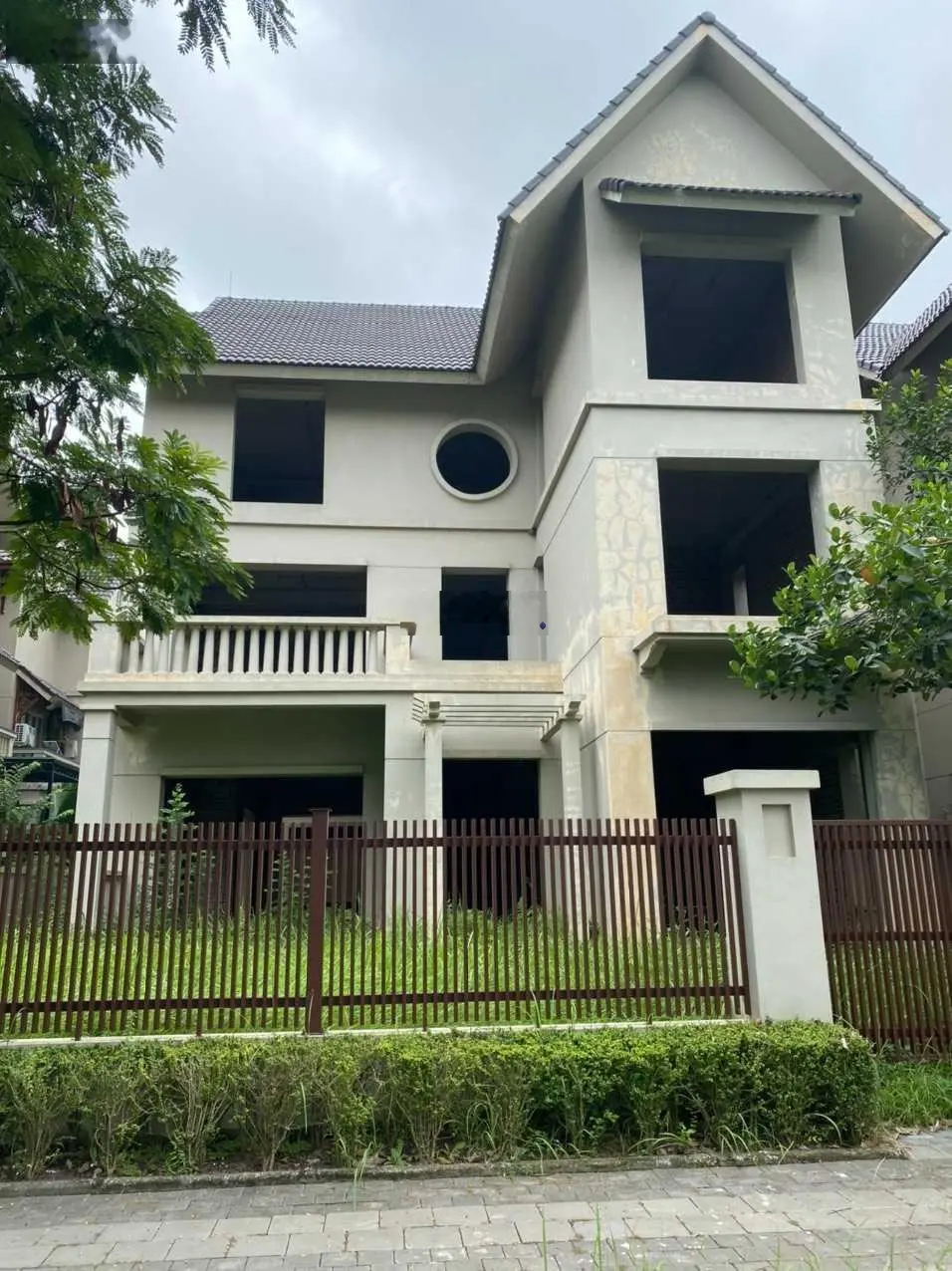 Bán nhanh căn 300 m2 siêu đẹp hướng Đông Nam giá: Thỏa thuận LH: 0968 155 ***