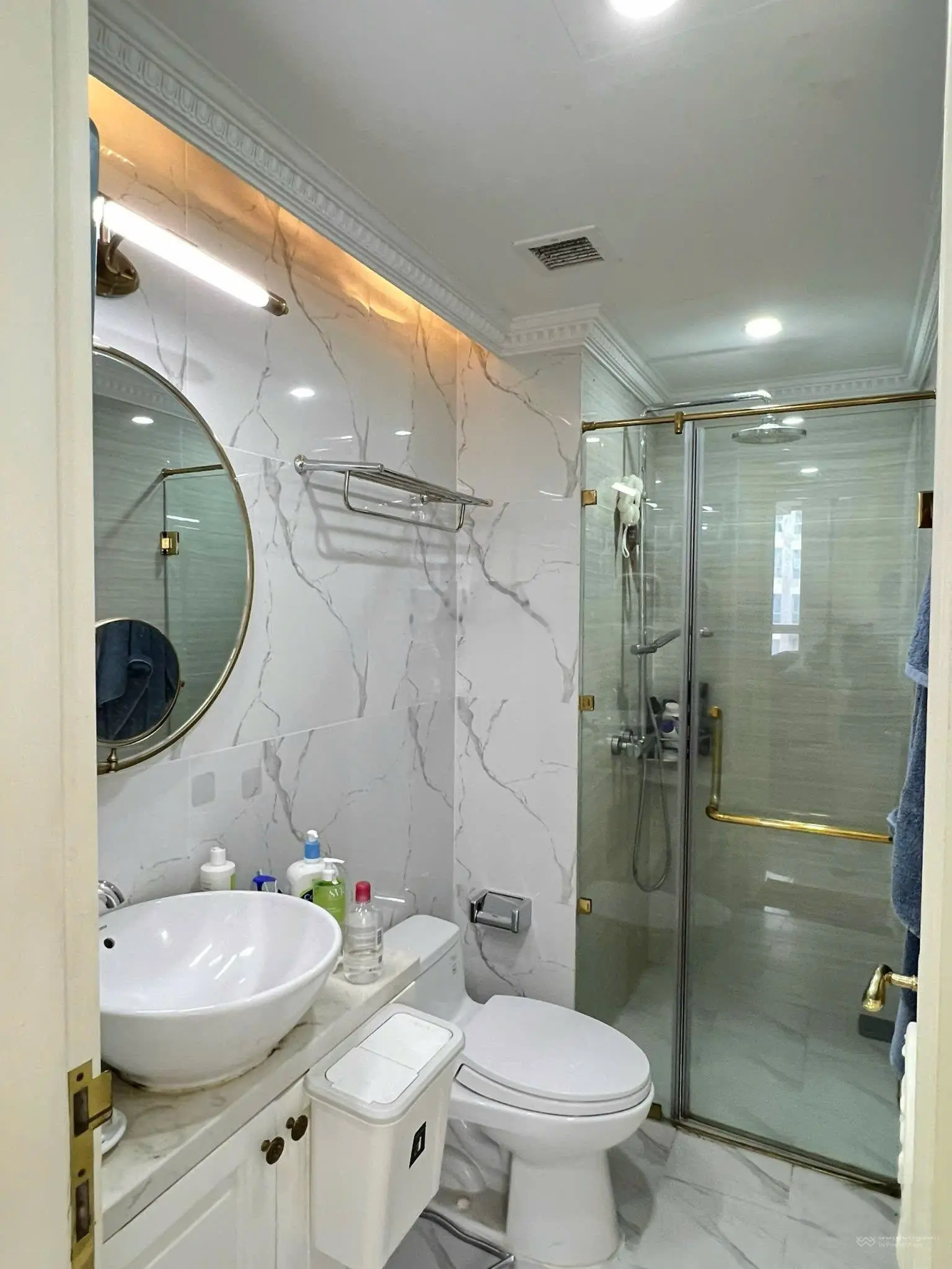 Chủ cần tiền bán căn 2pn diện tích lớn 86.5m2. view sông, biệt thự. giá cực tốt