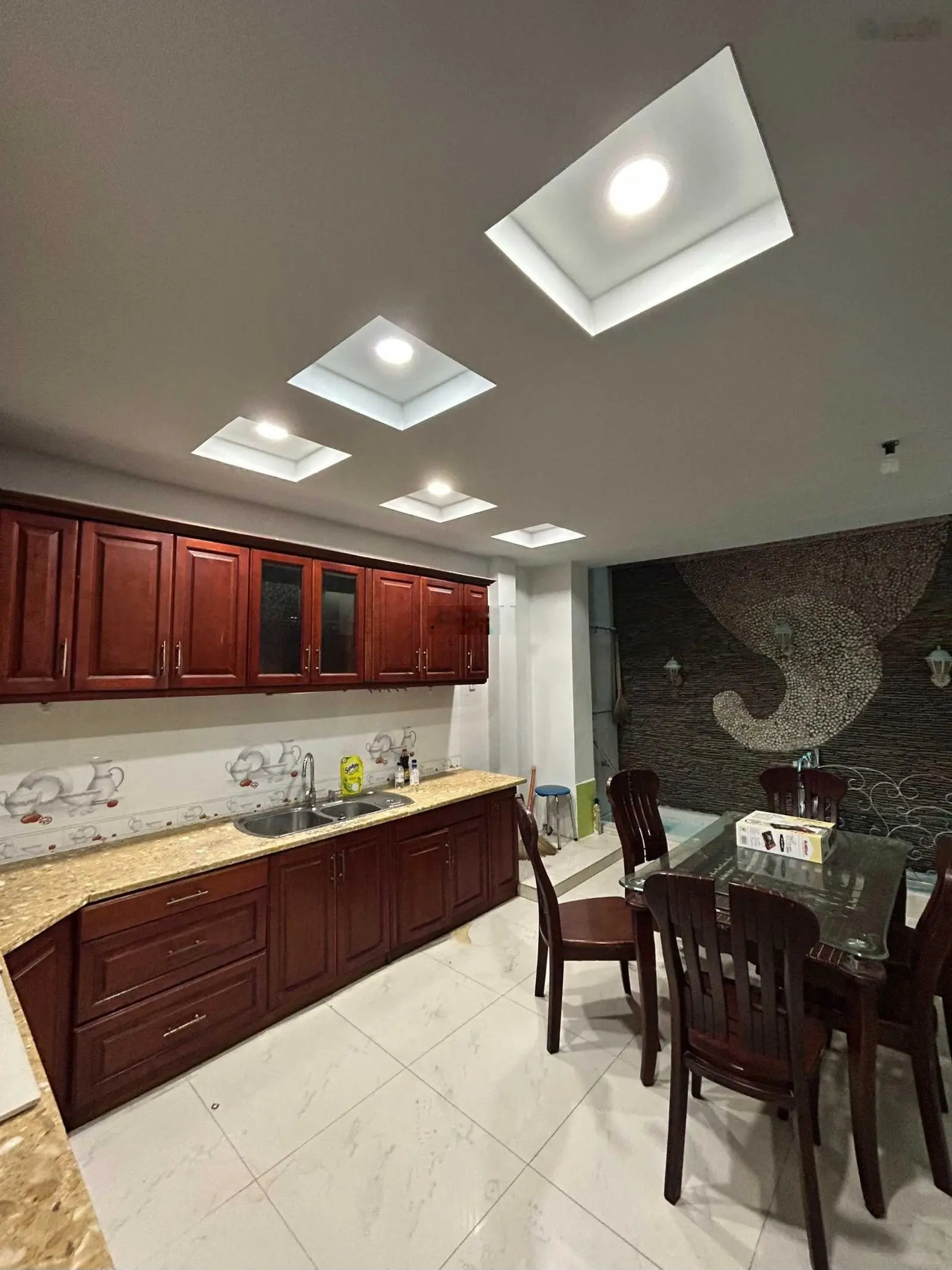 Cần bán gấp nhà MTNB đường Lữ Gia, 4x14m, hầm 3 lầu sân thượng nhà mới vào ở liền P15, Quận 11