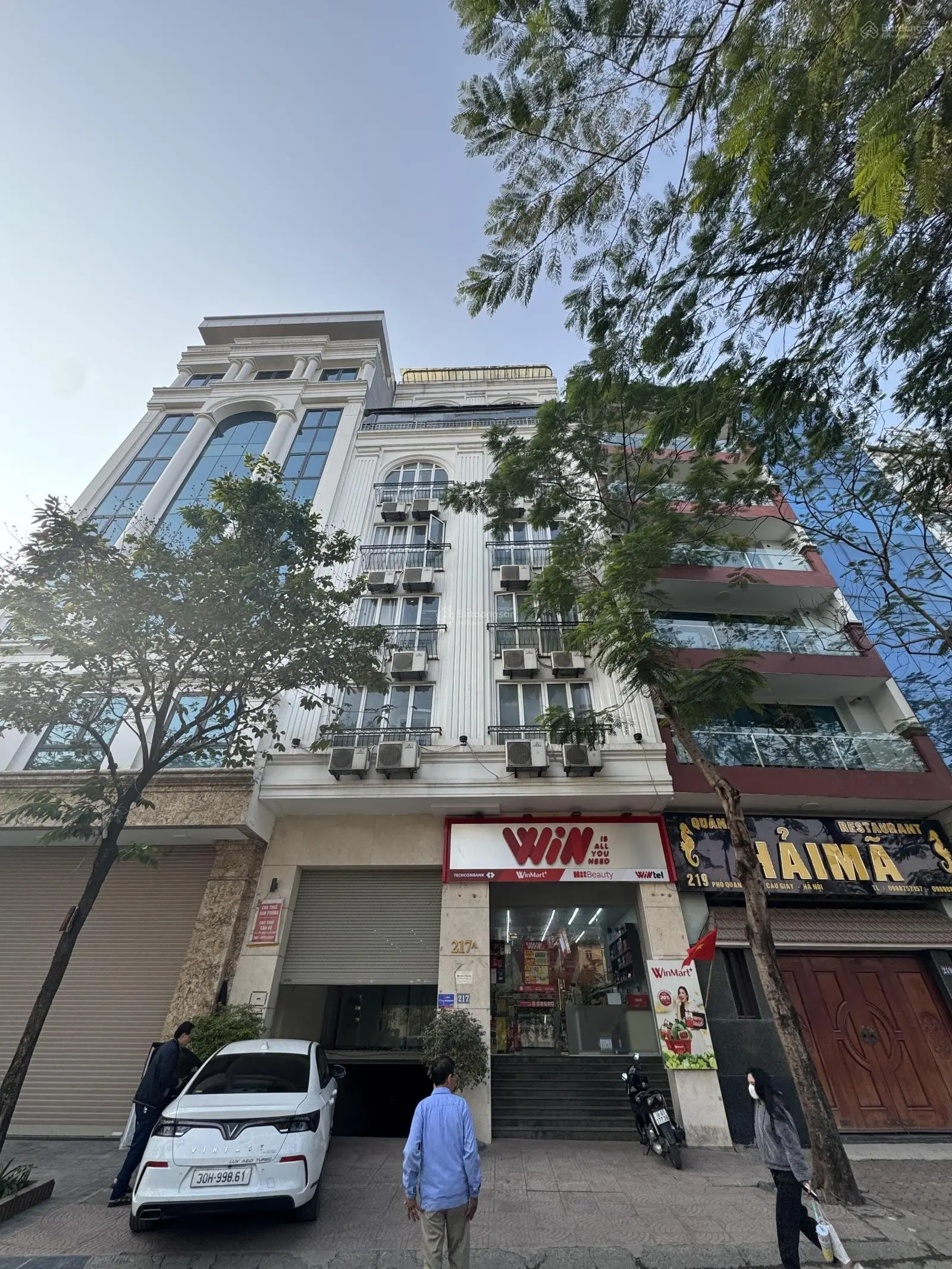 Sổ đỏ chính chủ bán tòa nhà mặt phố Quan Hoa, LH 0975862632