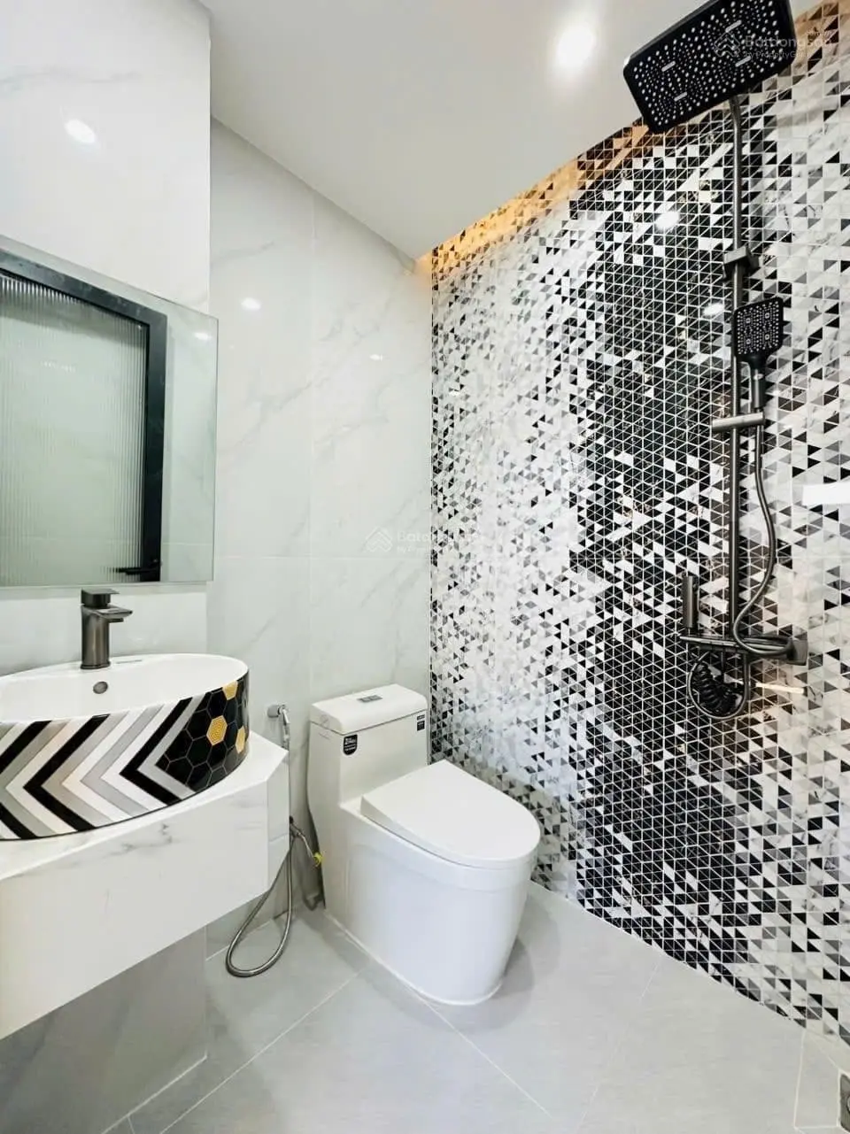 Hạ giá bán gấp nhà 4 tầng trung tâm Quận 1, 4tỷ080/81,45m2 - Mai Thị Lựu, P. Đa Kao, chợ Đa Kao