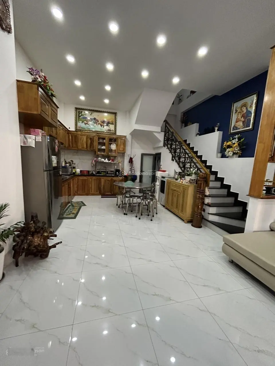 Bán nhà đẹp 3 tầng khu Vĩnh Điềm Trung, hẻm rộng ô tô rất gần đường 23/10 xã Vĩnh Hiệp, Nha Trang