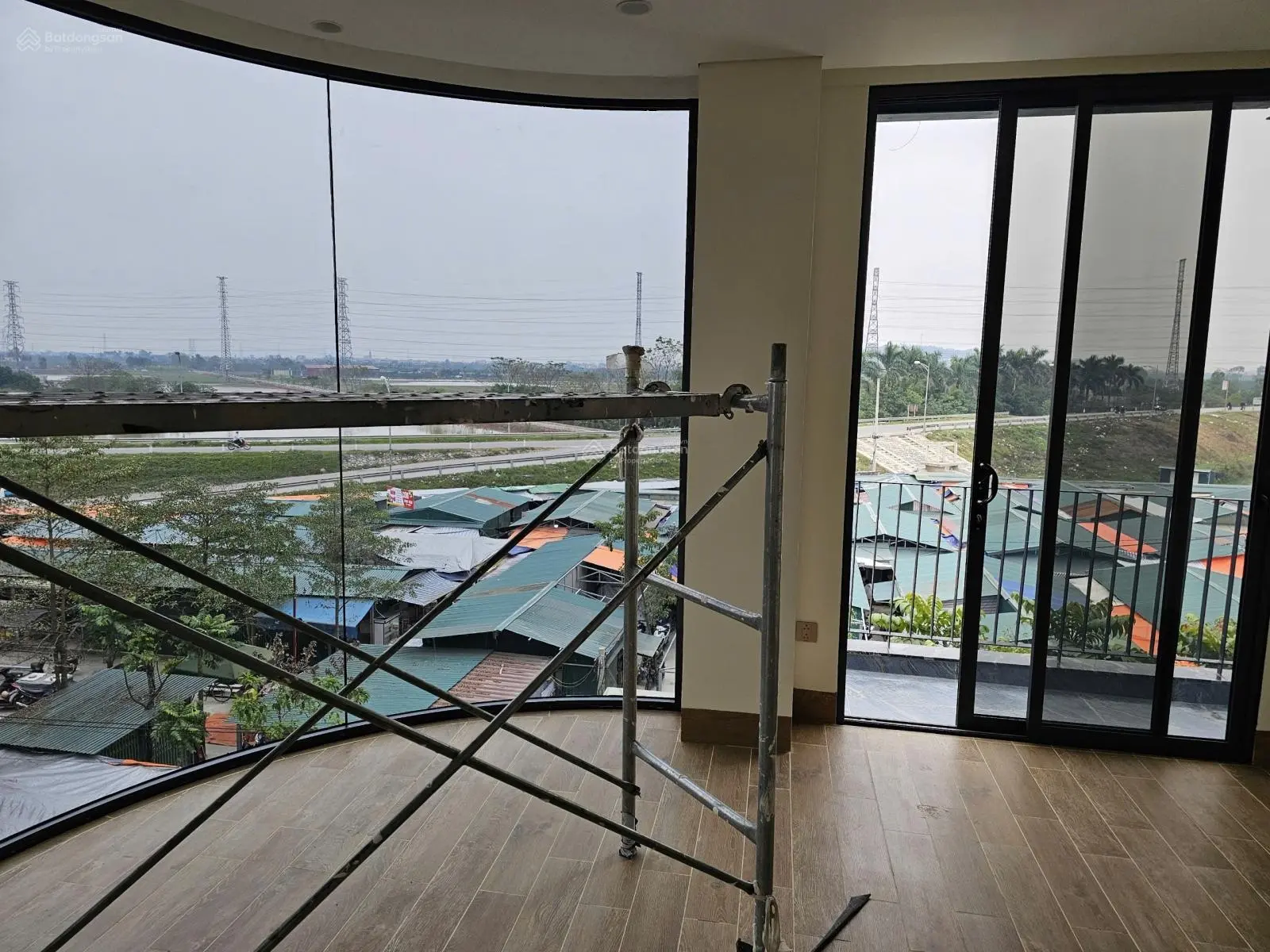 Bán nhà lô góc, Cổng Chợ Phủ, TT Quốc Oai, 1x tỷ, 80m2, vừa ở vừa KD, nhiều tiện ích