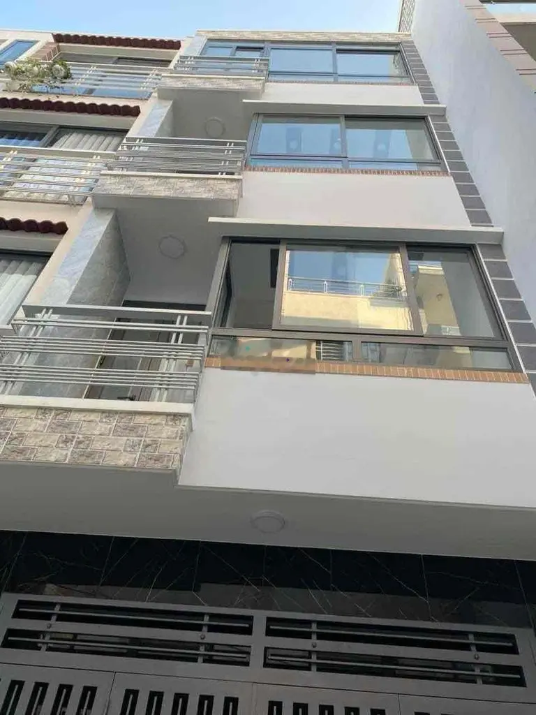 Kẹt tiền bán gấp nhà hẻm xe hơi Phạm Ngọc, Thạch, Quận 3. Giá 4,7 tỷ.