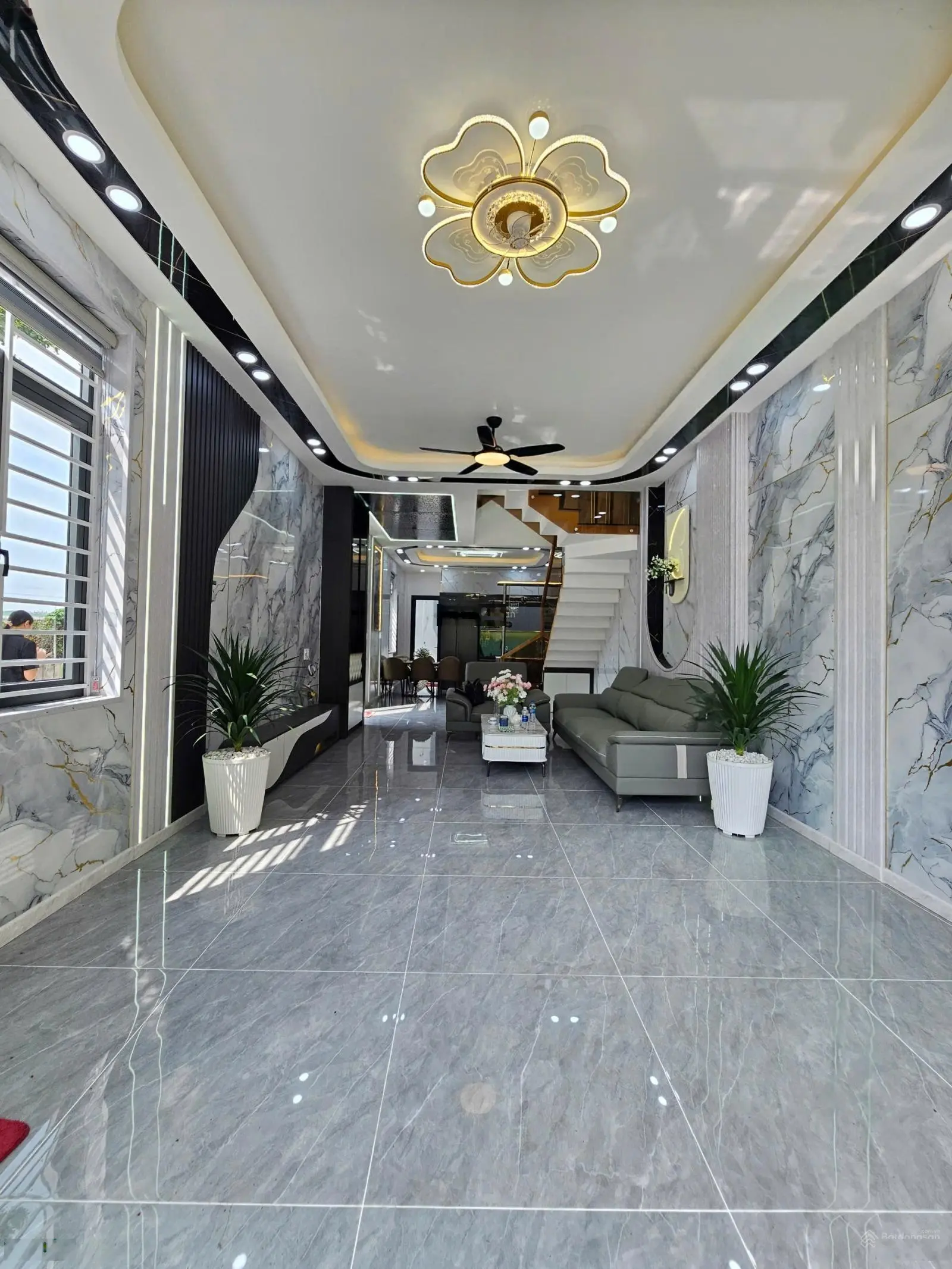 Căn Góc 2 Mặt Tiền: 6Tỷ800_92m2 Nhà 1 Trệt 2 Lầu Full Nội Thất KDC Phú Hồng Thịnh 8, TP.Thuận An