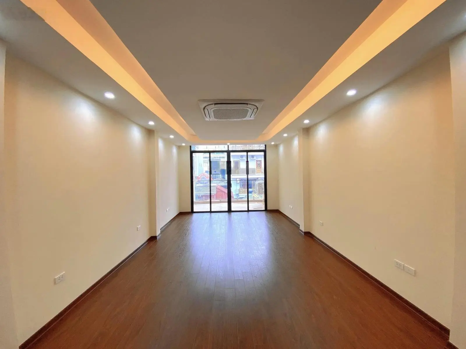 Bán nhà phân lô Chùa Láng, Đống Đa 61m2 x 7 tầng - oto tránh - thang máy - nhà mới - thông sàn