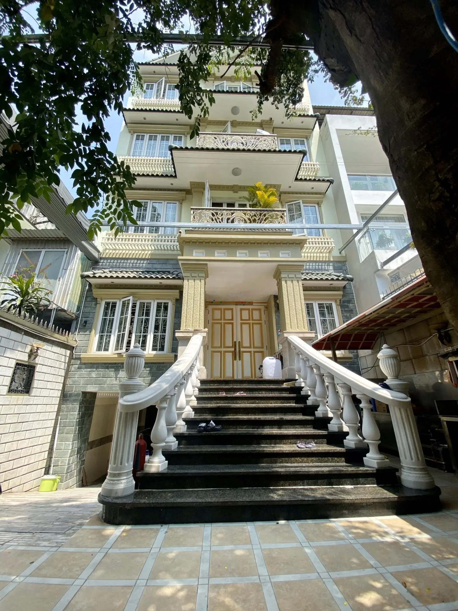 12 x 30m, bán biệt thự sân vườn - Gara ôtô Núi Thành - tân bình (giá 52 tỷ)