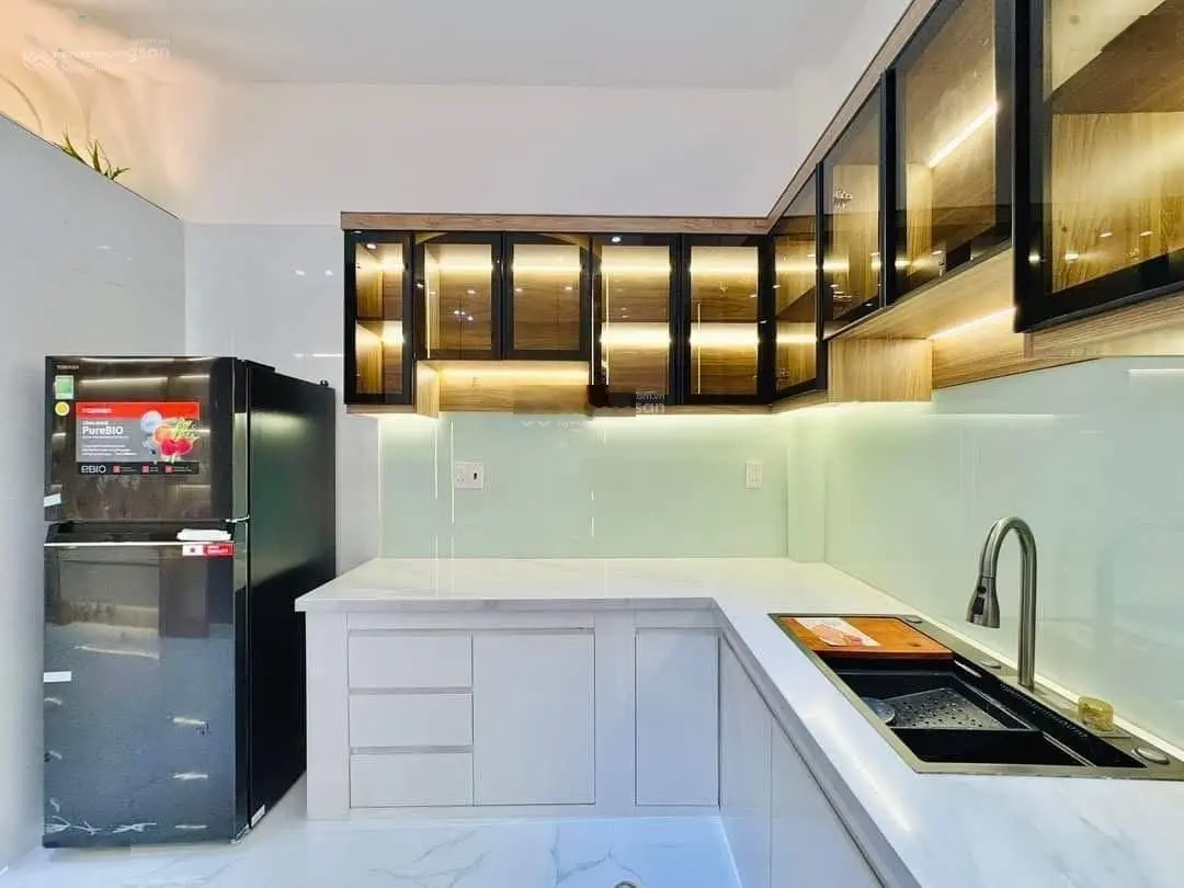 Chị Thảo cần bán gấp nhà 48m2 ngay Lê Đại Hành, Q11. Sổ hồng riêng. Hẻm xe hơi