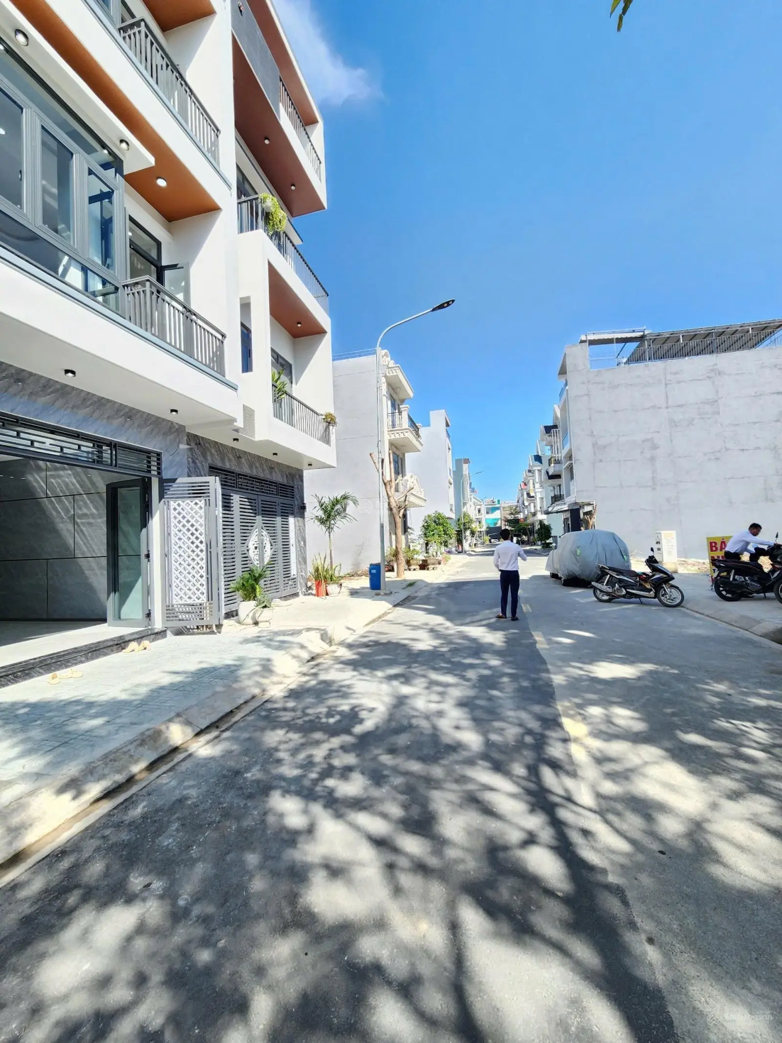 Nhà Phố: 4Tỷ800_85m2 Ngang 5m Nhà 1 Trệt 2 Lầu Full Nội Thât KDC Ngay Vòng Xoay An Phú, TP.Thuận An