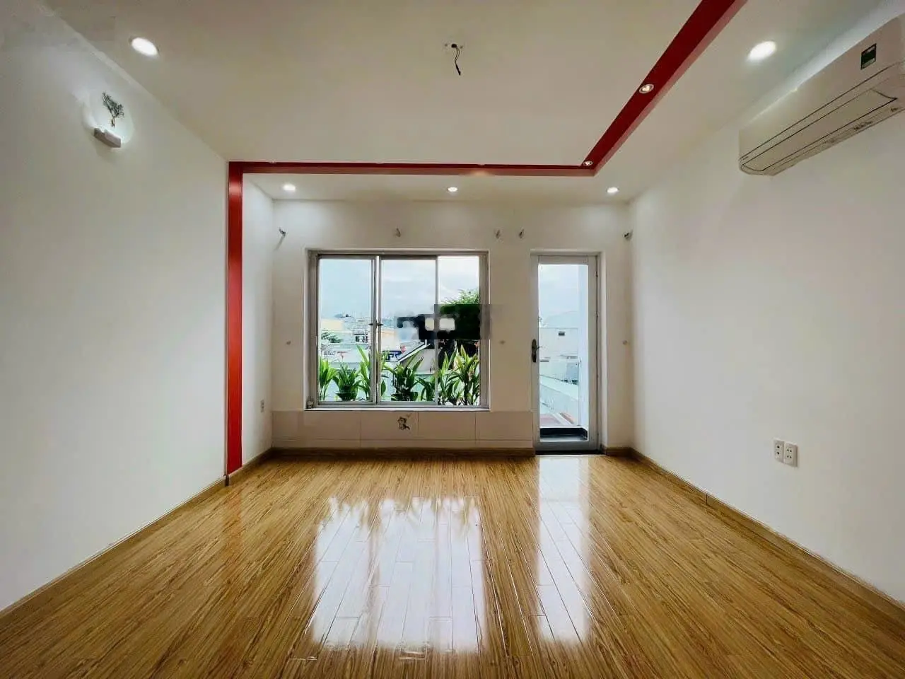 Bán nhà giá 3 tỷ 200 đường Tô Hiến Thành P15 Quận 10. DT 74m2 cách Lý Thường Kiệt 70m sổ riêng