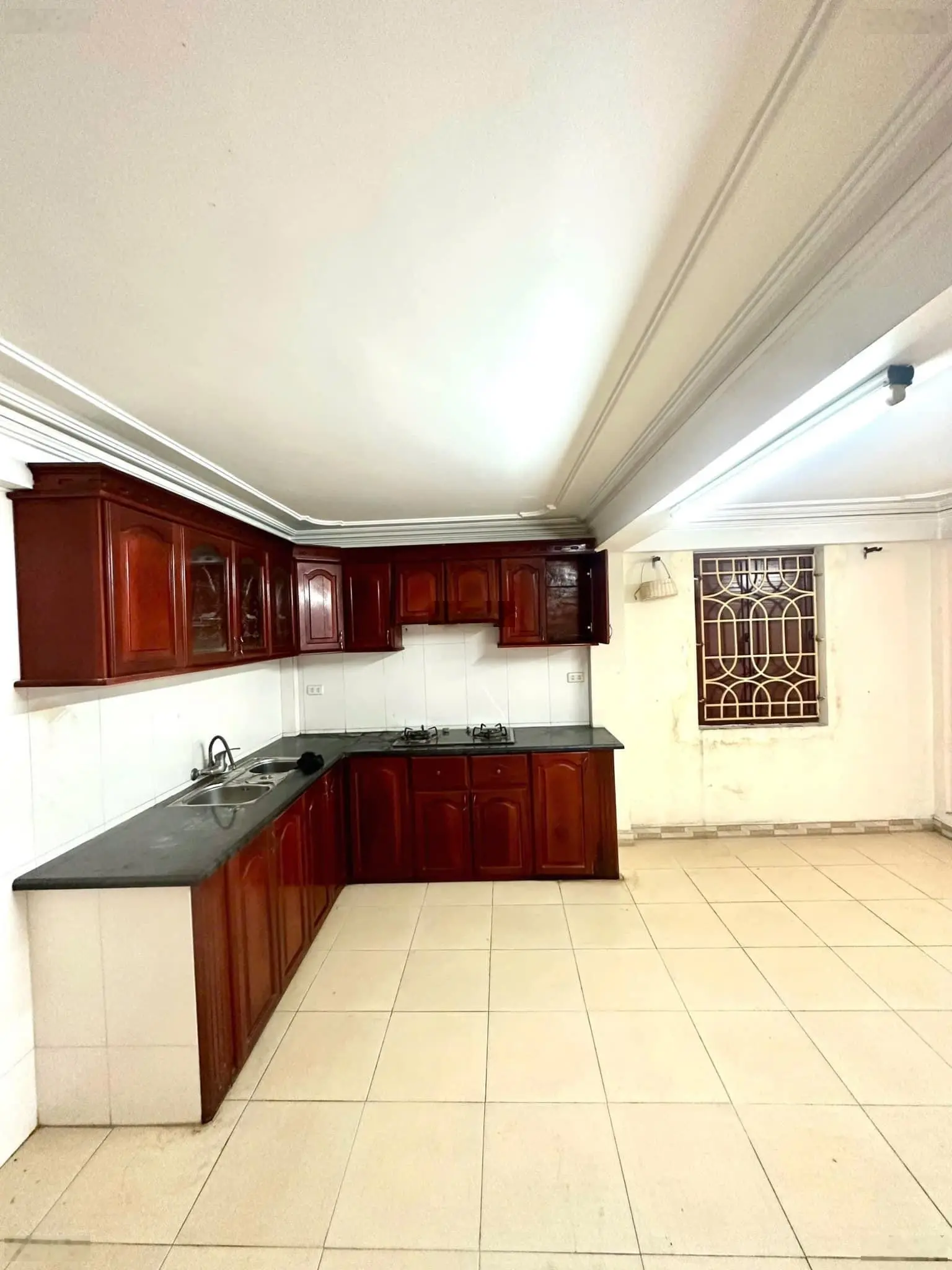 Bán nhà 4,5 tầng mặt đường Ngô Gia Tự gần Văn Cao