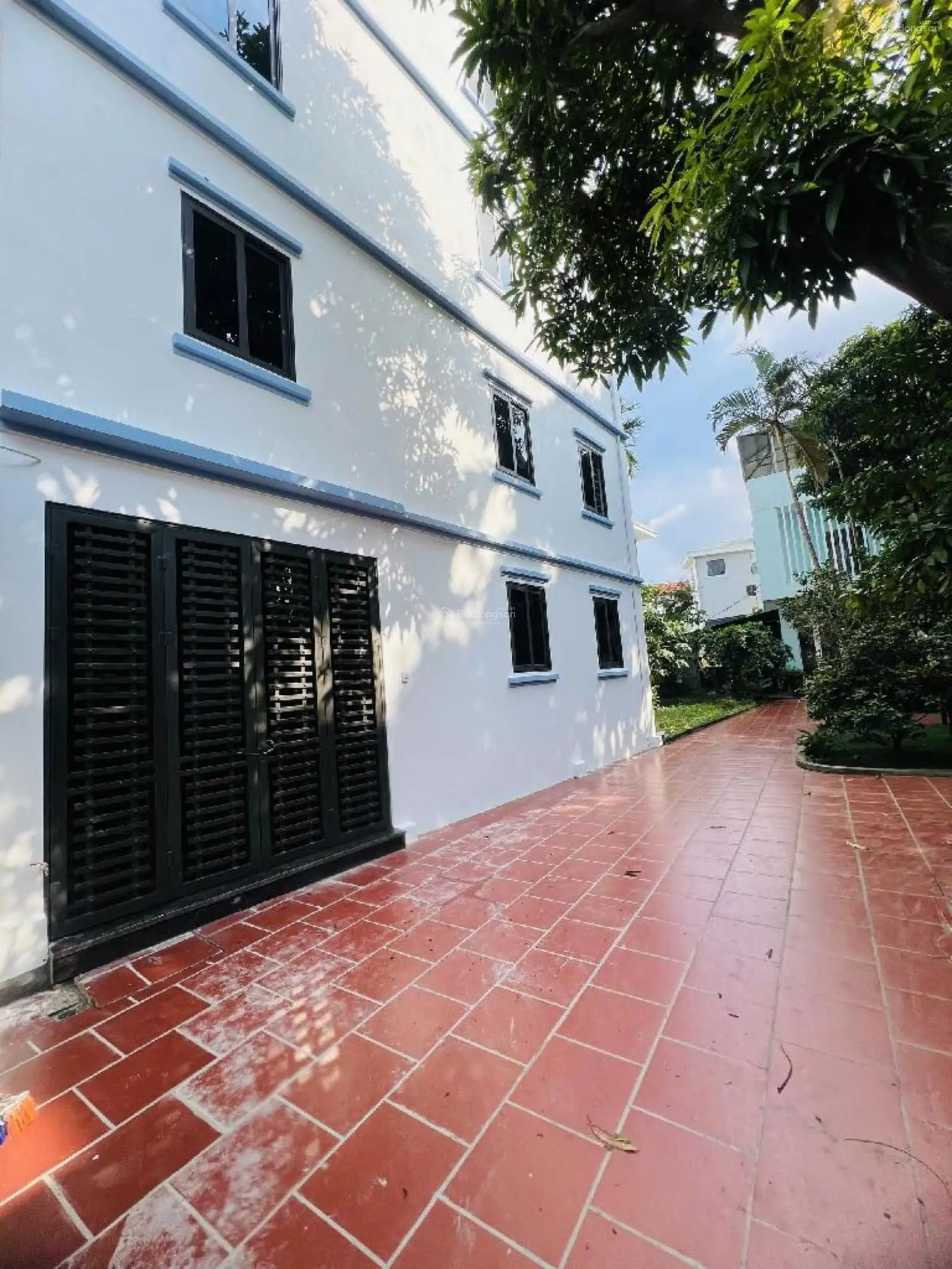Hiếm! 7 chỗ vào nhà! Bán nhà Tây Mỗ 40m2x5T, nhà mới, lô góc, dân trí, cạnh Vinhome, giá chỉ 5.5 tỷ
