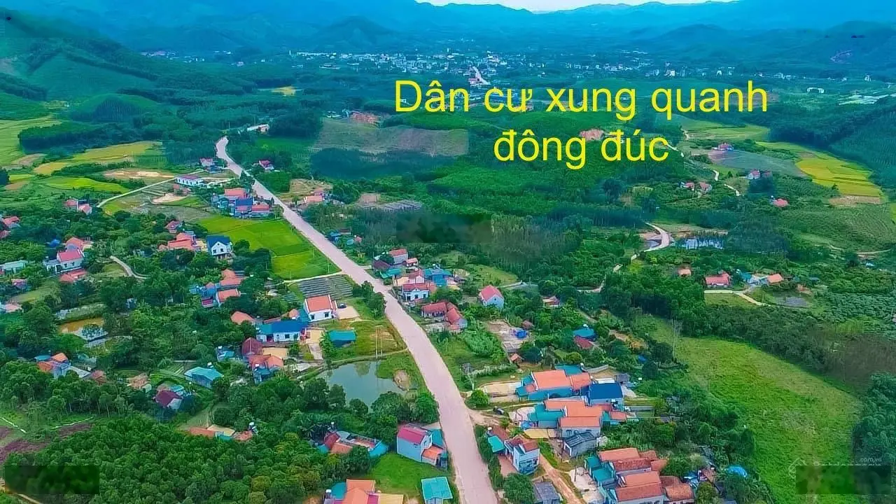 Hàng hiếm! Đất thị trấn, bám suối tự nhiên xung quanh, hơn 4000m2 có 720TC ODT mà giá nhỉnh 1tr/1m2