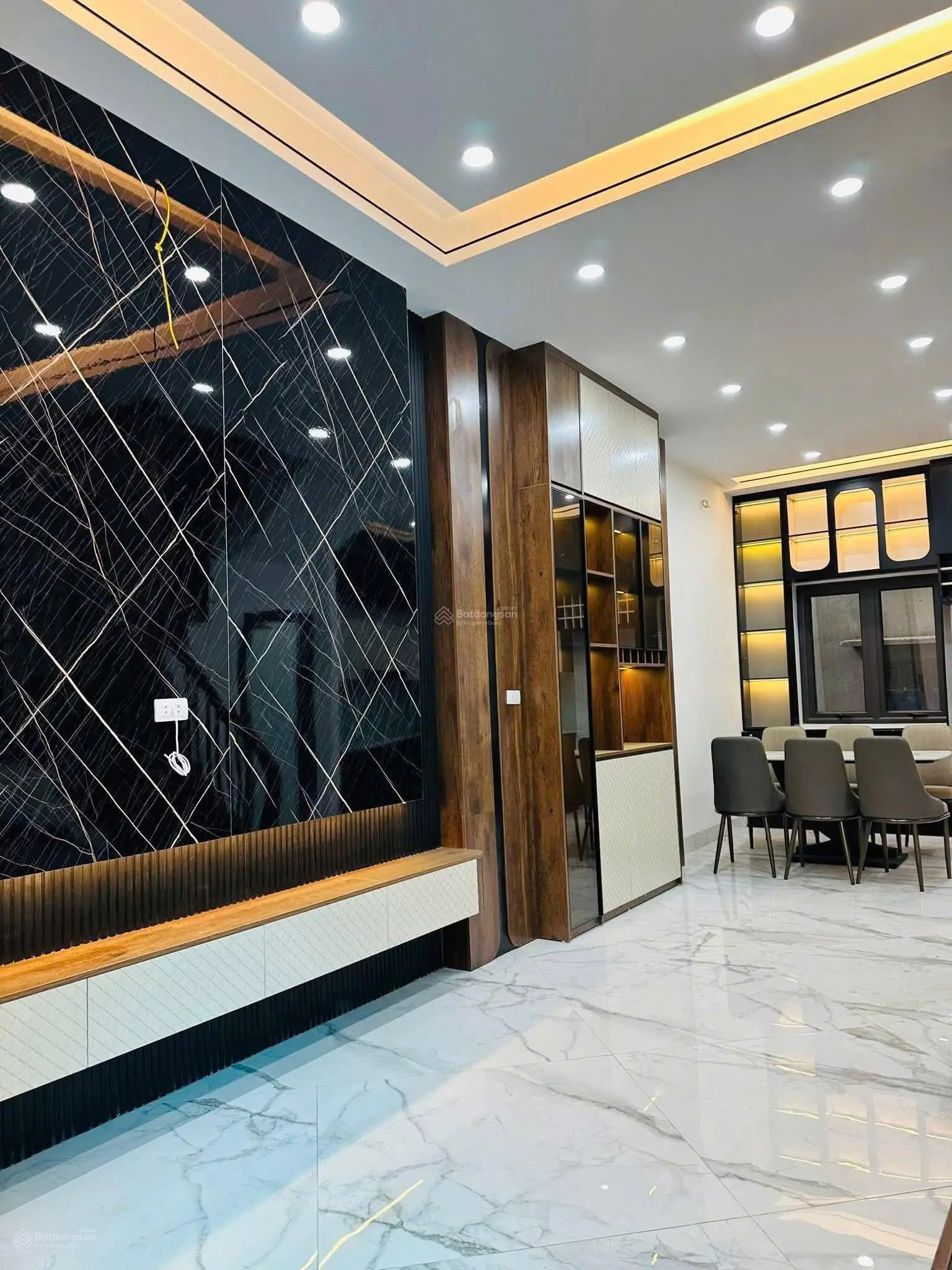 Chỉ ~ 6.6 tỷ! Nhà phân lô Hồ Tùng Mậu. DT 35m2* 5 tầng, MT siêu rộng. Ngõ thông, 3 bước ra mặt phố