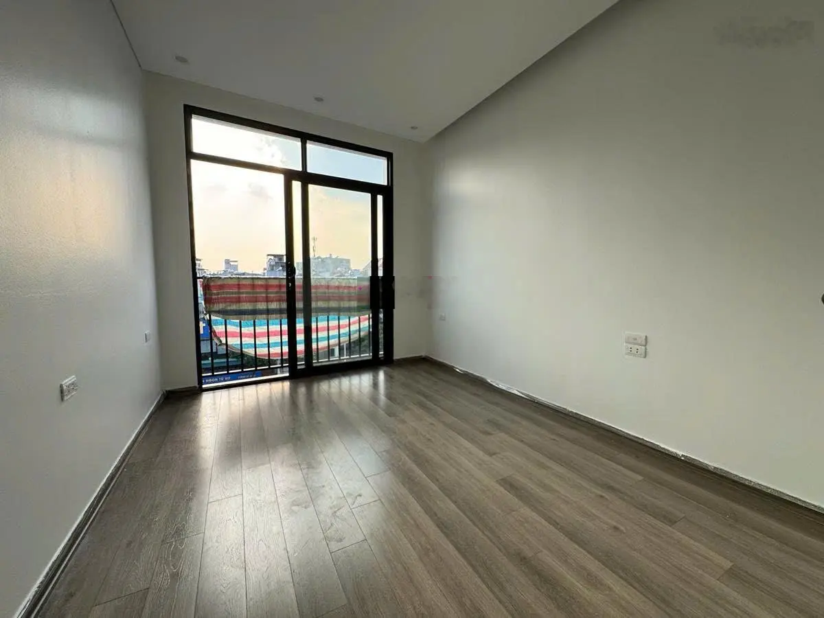 Bắt đáy ! hồng tiến - long biên - mặt phố - thang máy - ô tô đỗ cửa - 44m2 - 26.8 tỷ